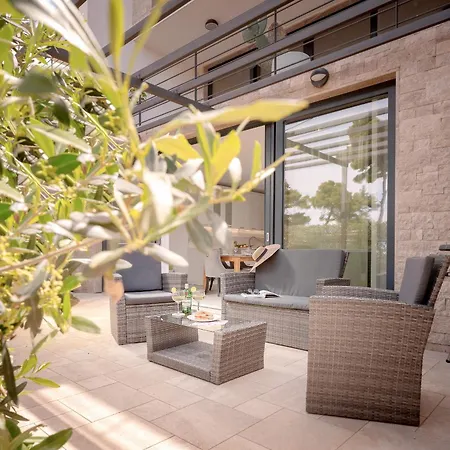 Emp Luxury Apartment *