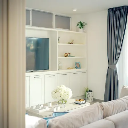 Emp Luxury Apartment *